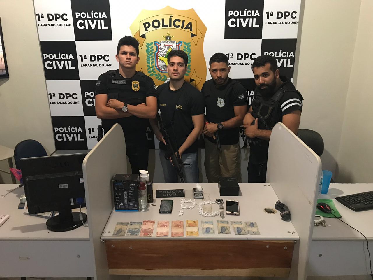 POLÍCIA CIVIL PRENDE HOMEM COM 66 PAPELOTES DE CRACK EM LARANJAL DO JARI 